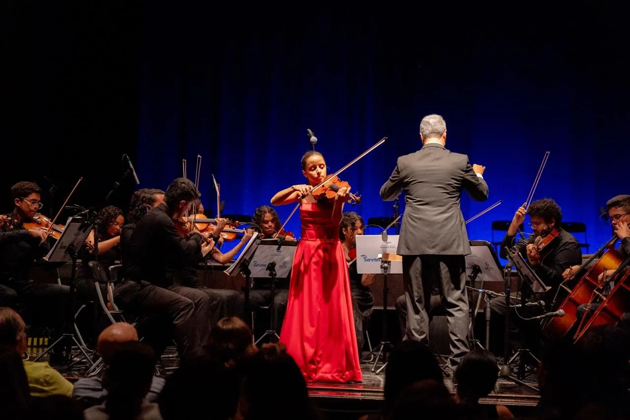 Em dezembro de 2023, Thais Amâncio estreou como solista na Orquestra do Instituto Jacques Klein, aos 20 anos