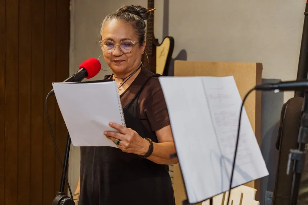 Na audiossérie, Eliahne Brasileiro é Memória