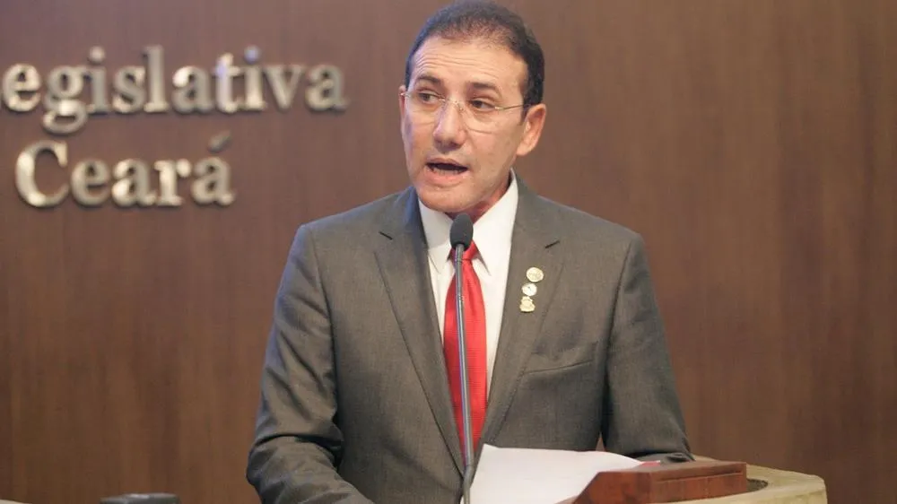 Ex-deputado Adail Carneiro