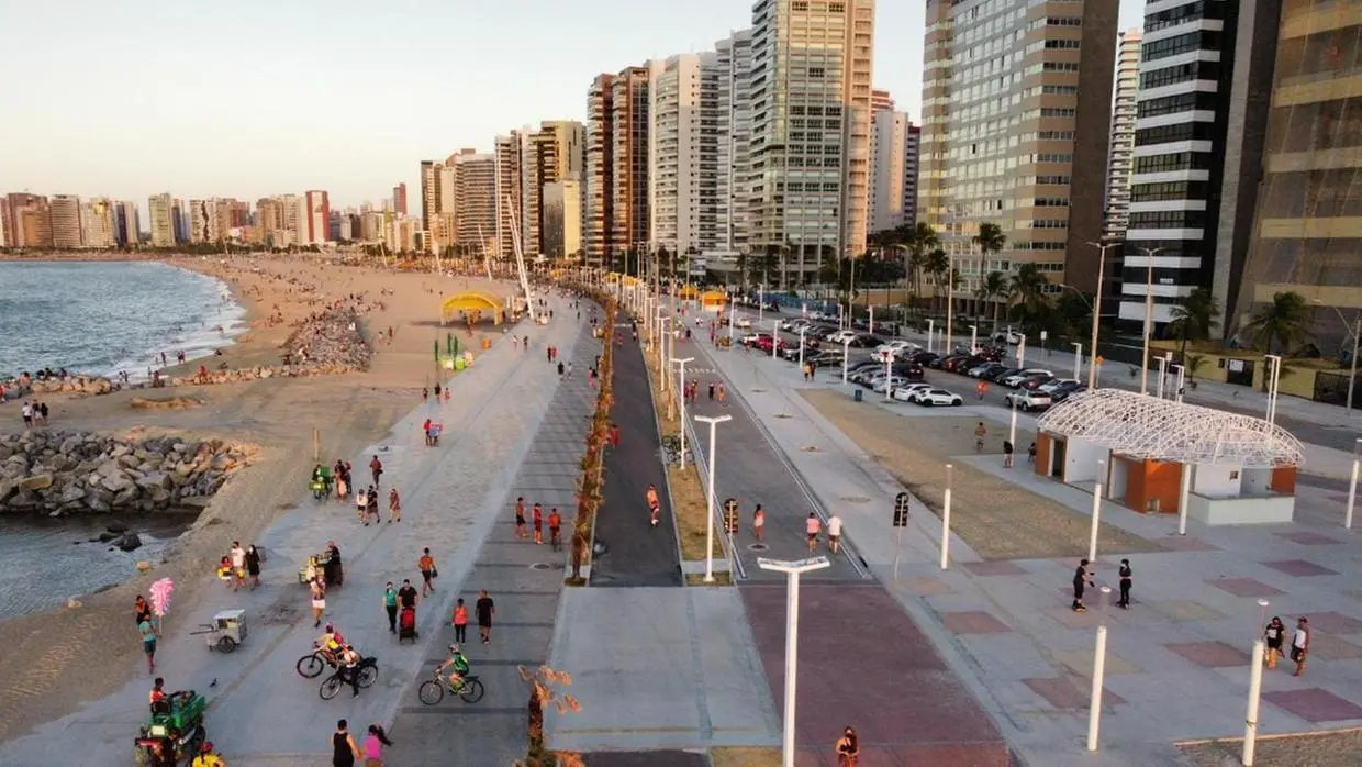 Na imagem, vista aérea da Beira-Mar de Fortaleza, palco de comentários maldosos por parte de um grupo de WhatsApp