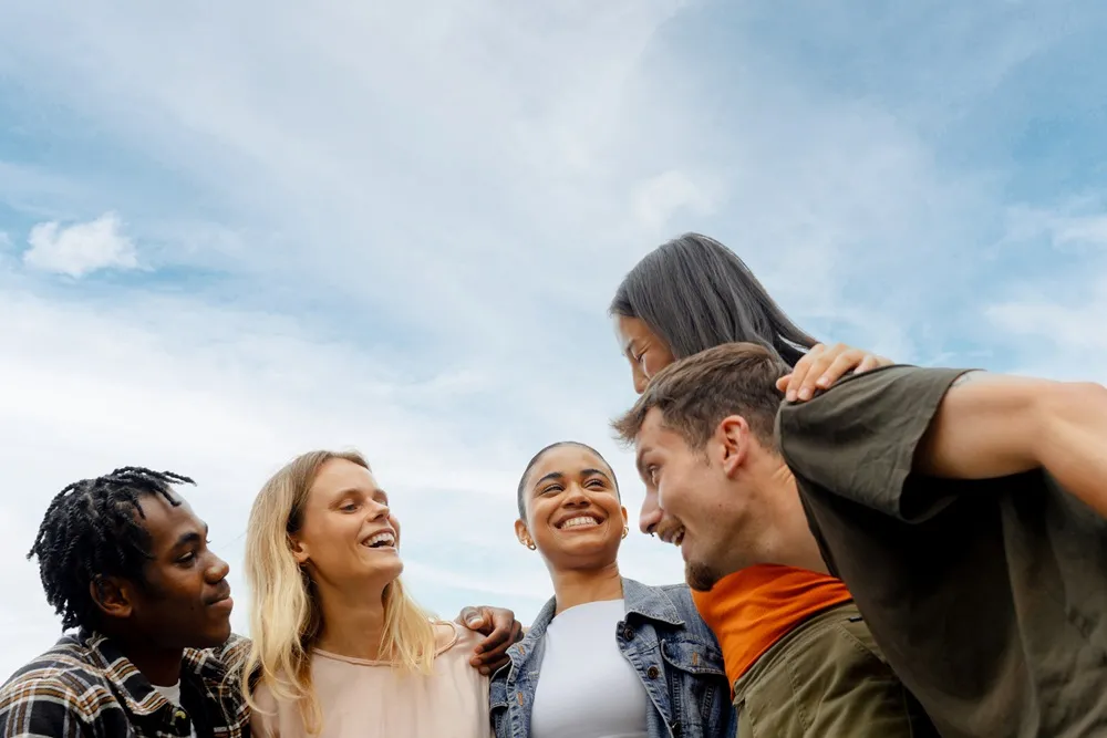Para psicóloga, amizade é o espaço onde o amor pode existir com coragem, mesmo diante das imperfeições