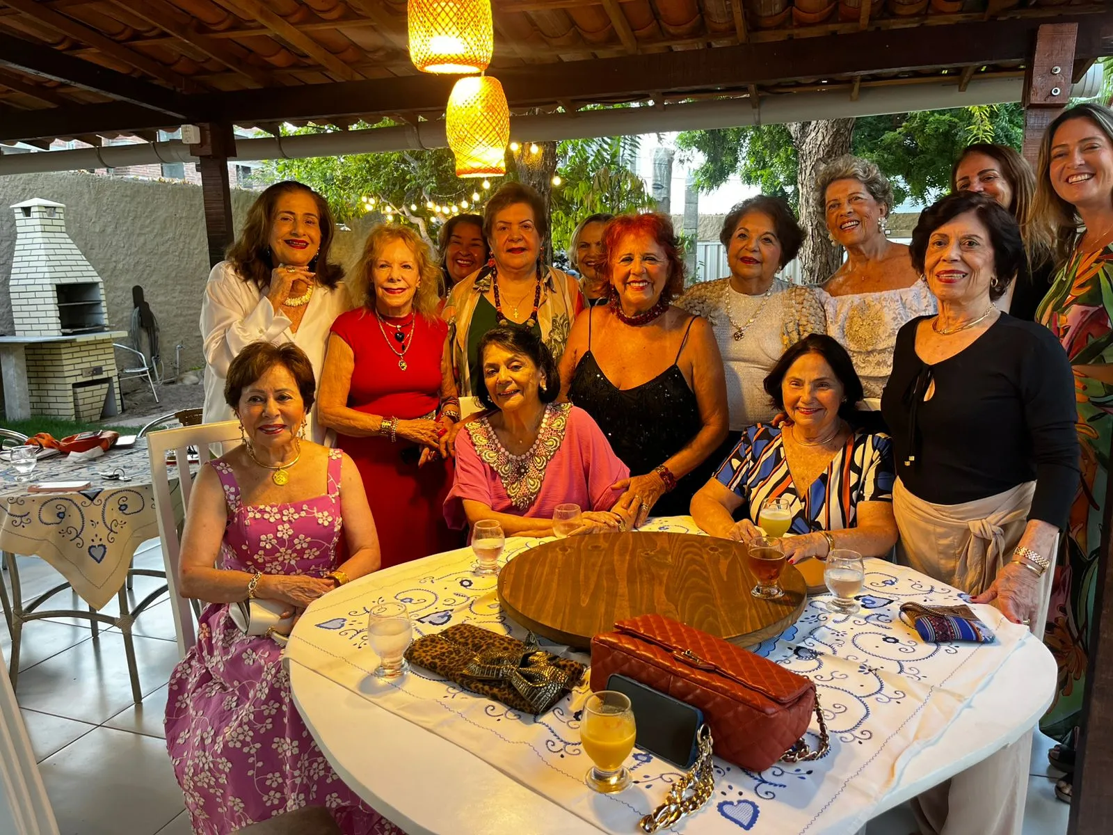 Integrantes do grupo ACAD, formada por 24 amigas de Fortaleza há 50 anos: união e parceria em todas as horas