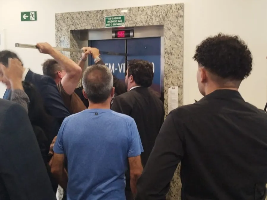 Incidente aconteceu na manhã desta segunda-feira (21)
