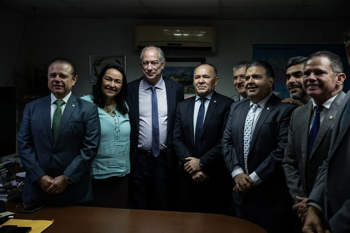 No começo de maio deste ano, Ciro participou de encontro com deputados da oposição no Ceará. Na ocasião, declarou apoio à pré-candidatura do bolsonarista Alcides Fernandes ao Senado