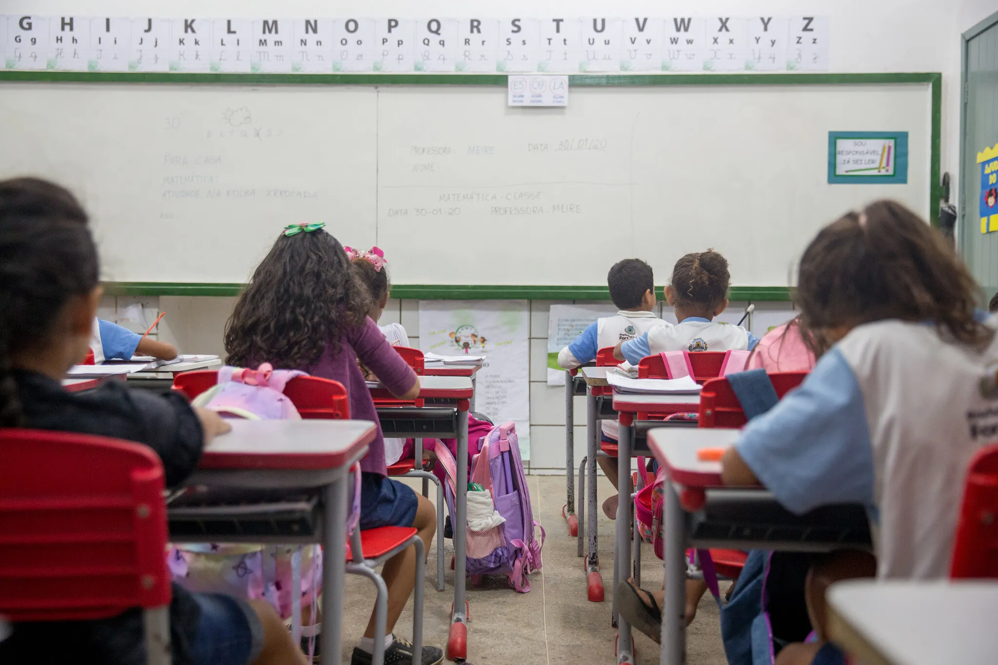 Cerca de 6 em cada 10 alunos do Ceará que estavam fora da escola em 2024 são meninos
