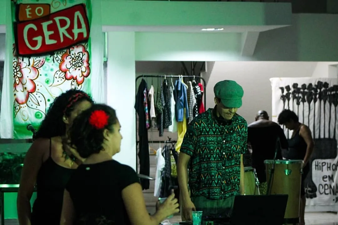 TCC recebeu Ocupação É O Gera, que reuniu diferentes coletivos da periferia de Fortaleza; na foto, registro de feira e discotecagem com DJ Tomé em fevereiro de 2018