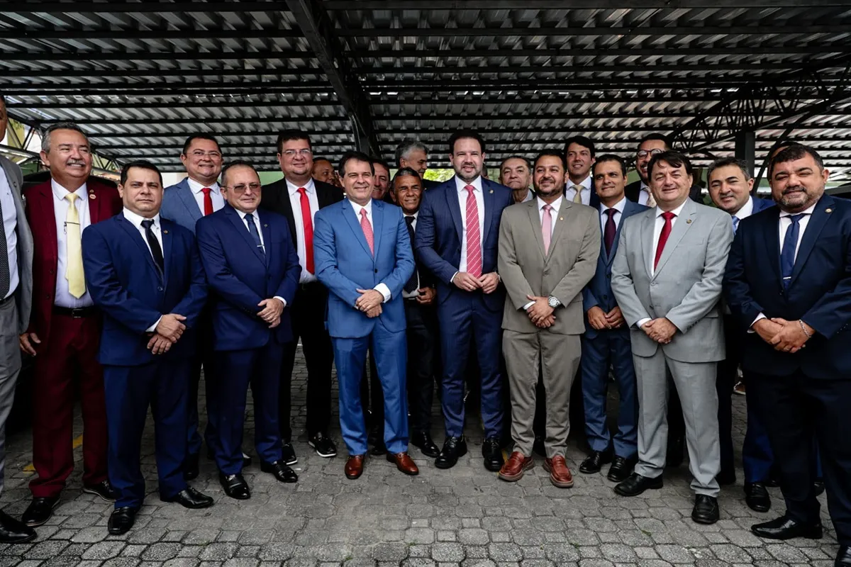 Prefeito Evandro Leitão foi recebido pelos parlamentares da Câmara Municipal de Fortaleza