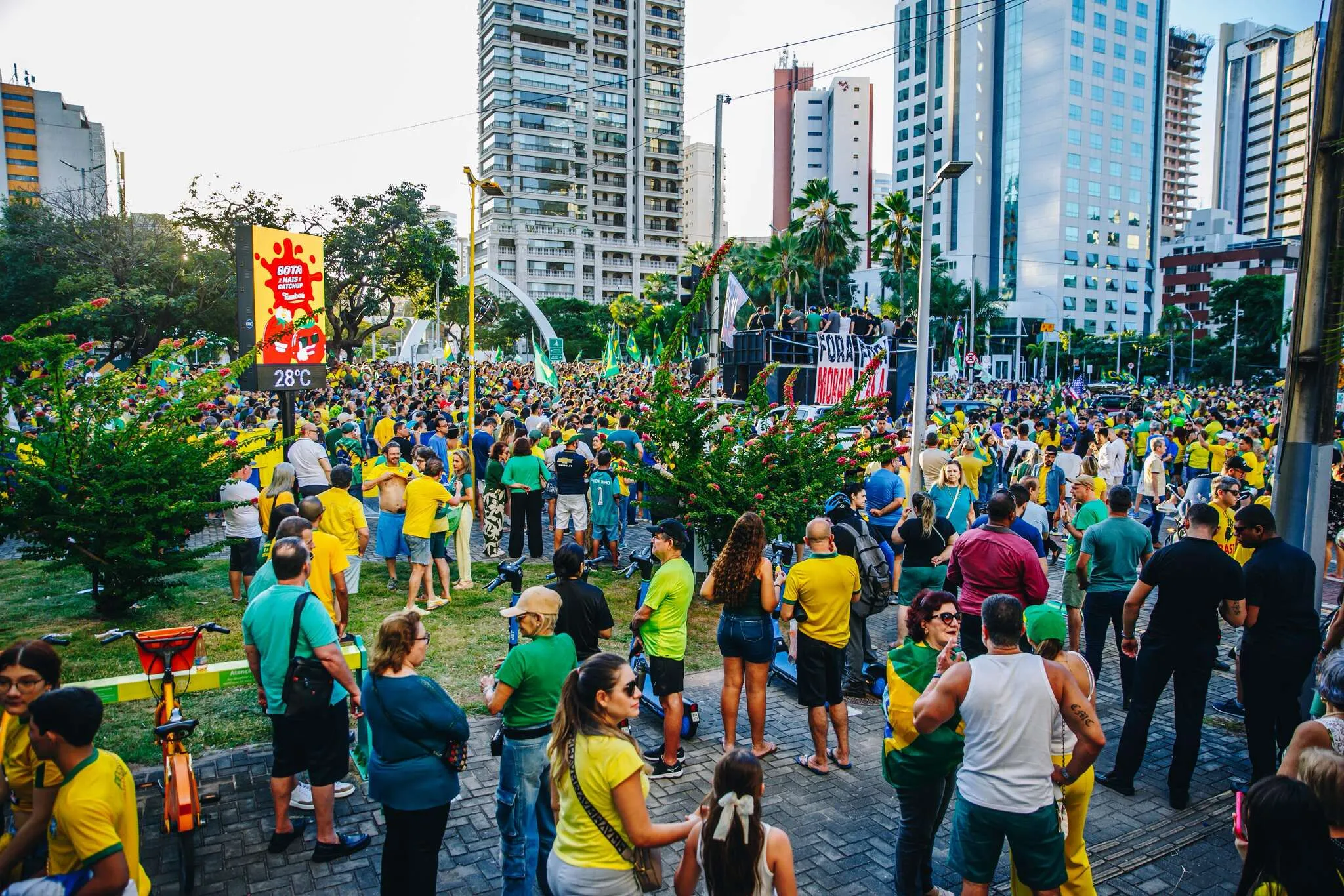 Discursos tiveram início por volta das 16h20 deste domingo, 3 de agosto