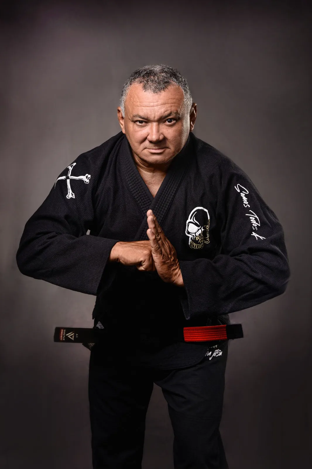 Faixa preta em Jiu-Jitsu, Roberto não deixou a força de lado, mas a fez andar lado a lado com a delicadeza