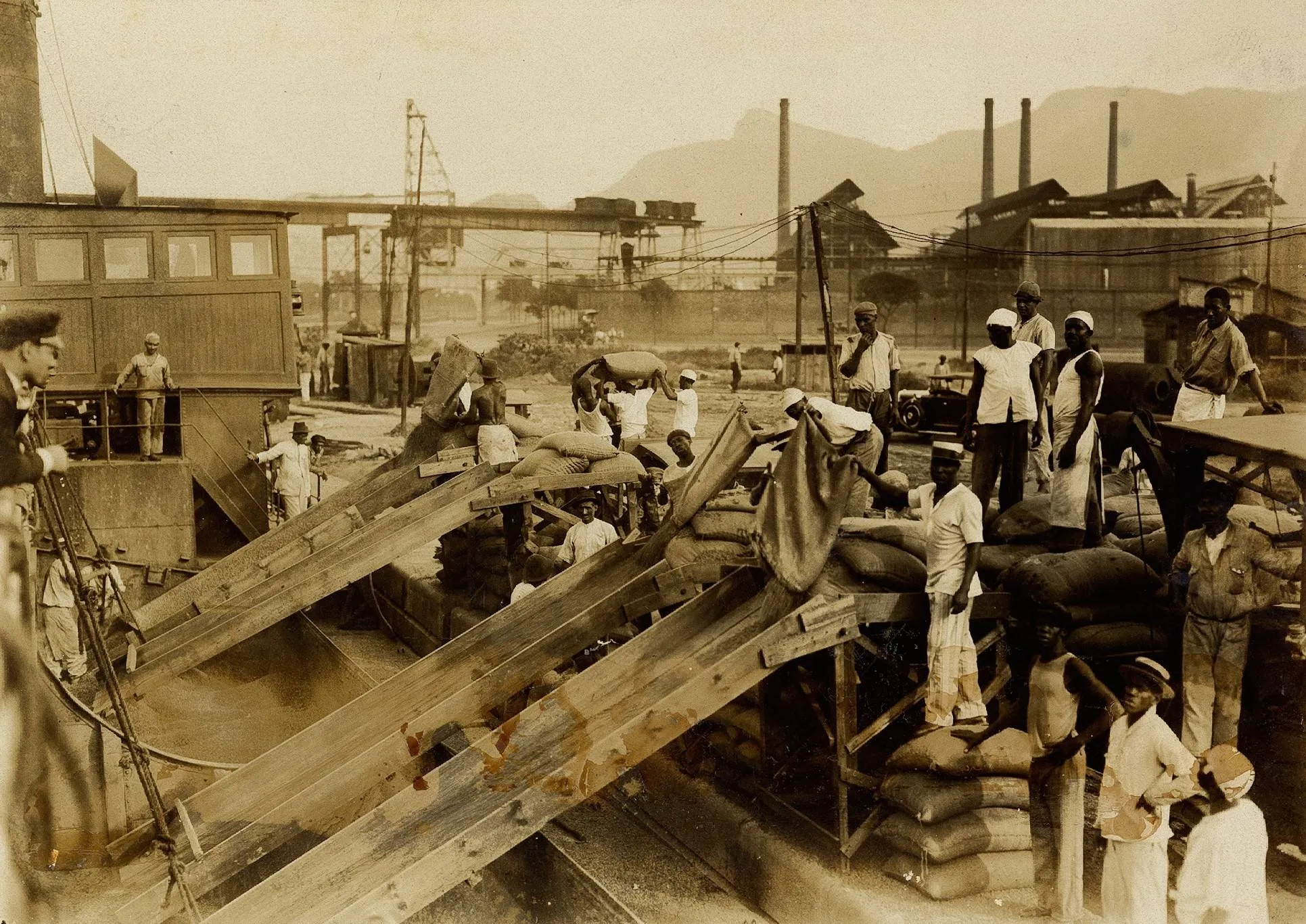 Embarque de café no porto do Rio de Janeiro, agosto de 1931