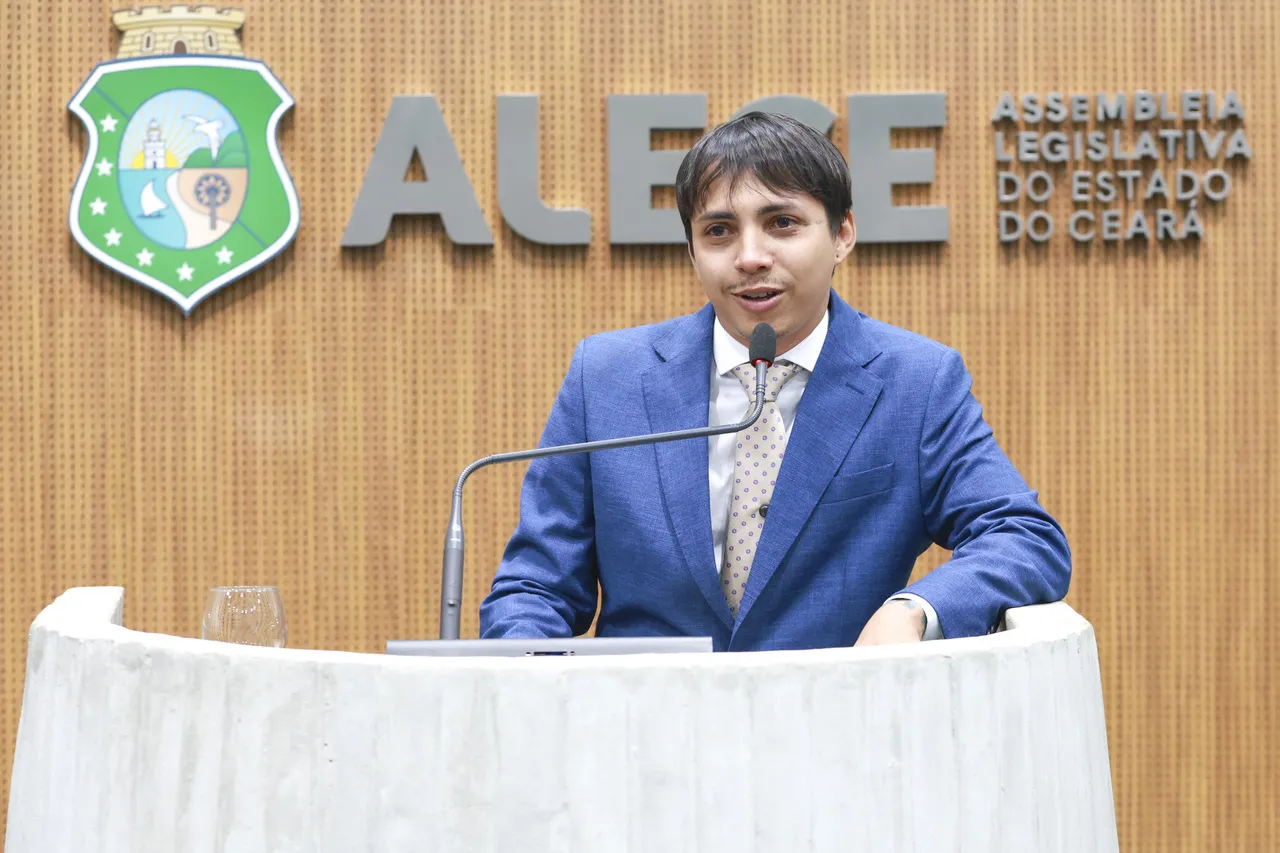 Renato Roseno será substituído pelo influenciador Leo Suricate durante a licença de 120 dias da Alece
