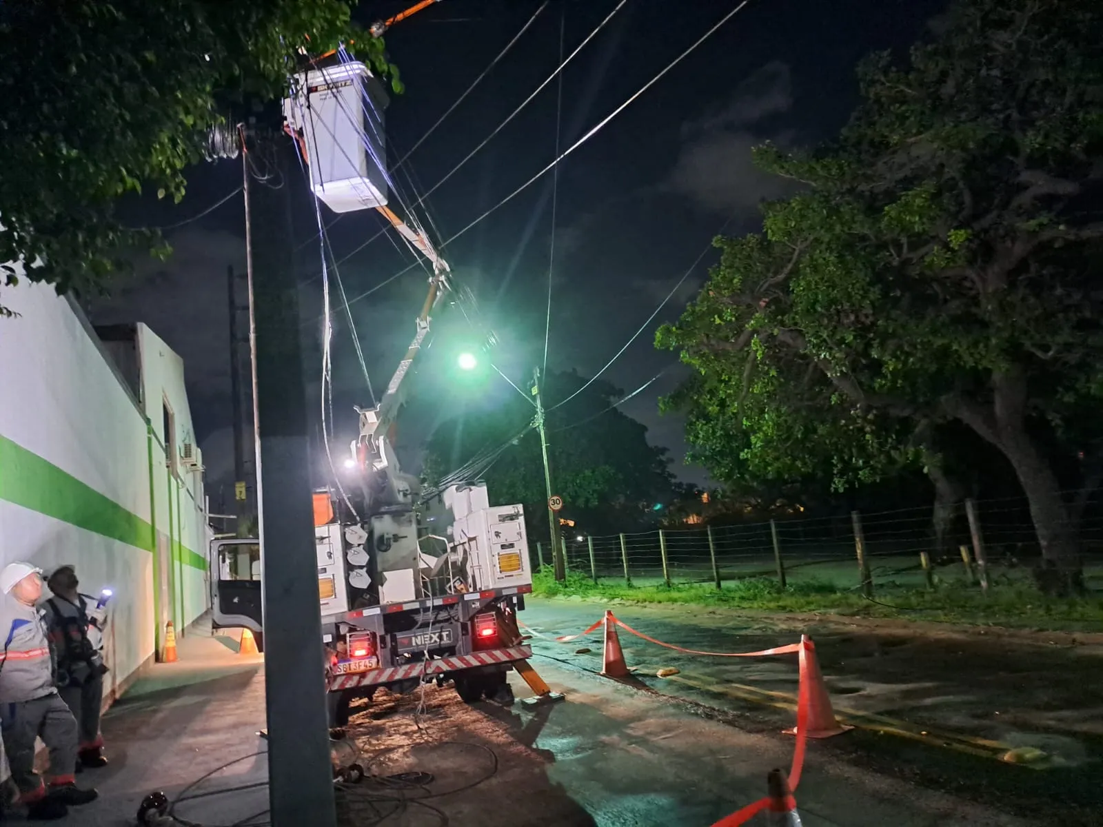 Segundo a Enel, a maioria dos furtos de fios no Ceará ocorrem no turno da madrugada