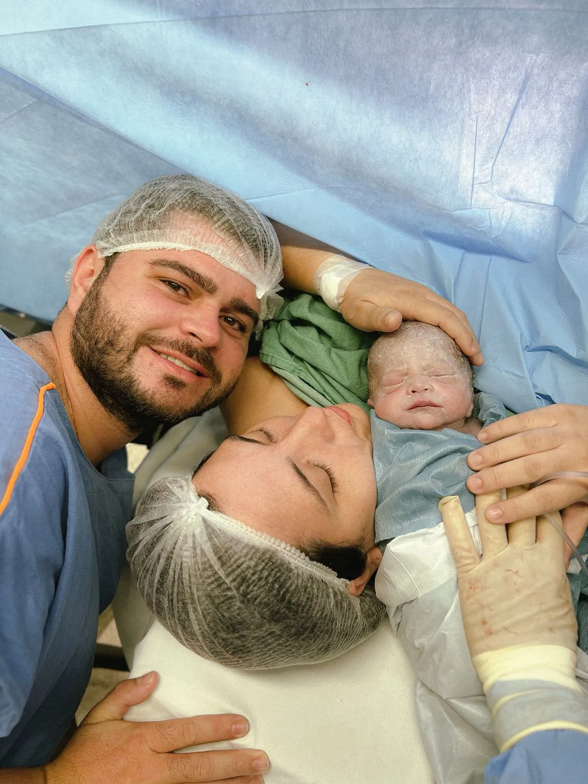 Foi recomendado aos pais do bebê, Lucas e Graziele, que fosse realizada uma cirurgia ultra uterina, mas dada a complexidade do caso, essa opção foi descartada