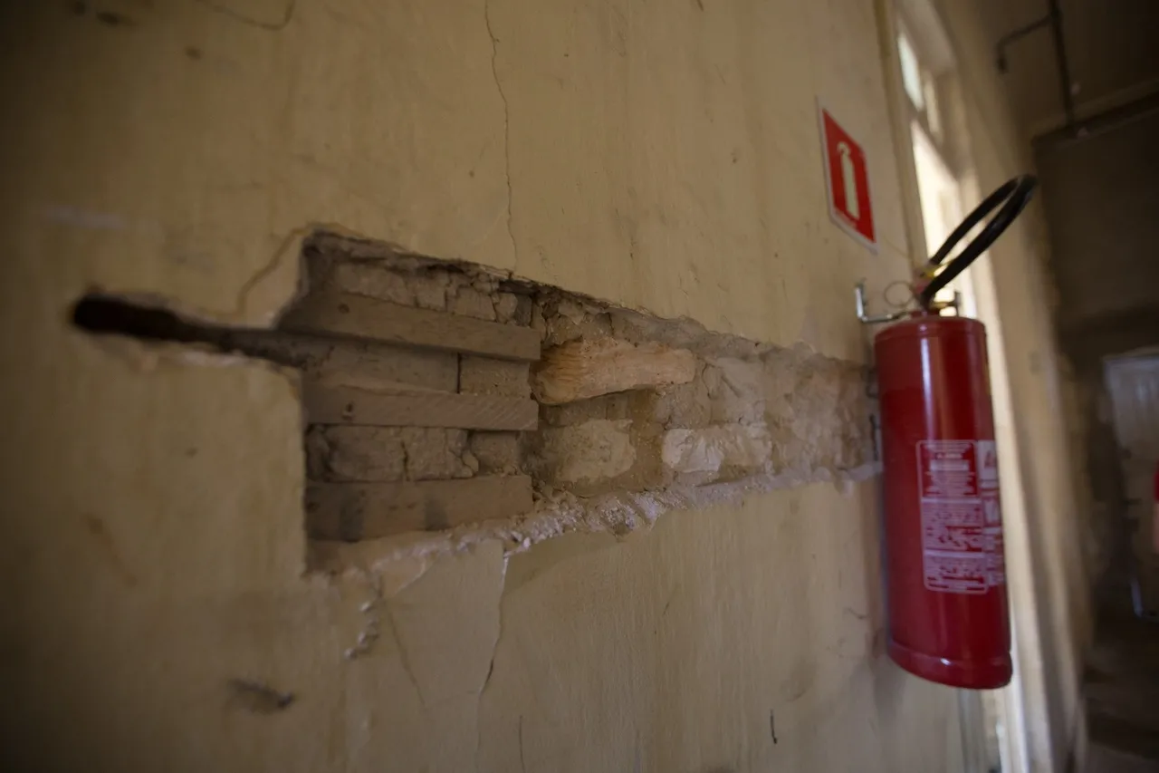 Técnicas construtivas de épocas diversas foram encontradas durante os trabalhos no casarão