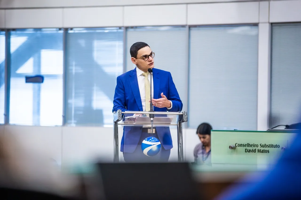 Procurador-geral do Ceará, Rafael Machado, participou da sessão do TCE em nome do Governo do Estado