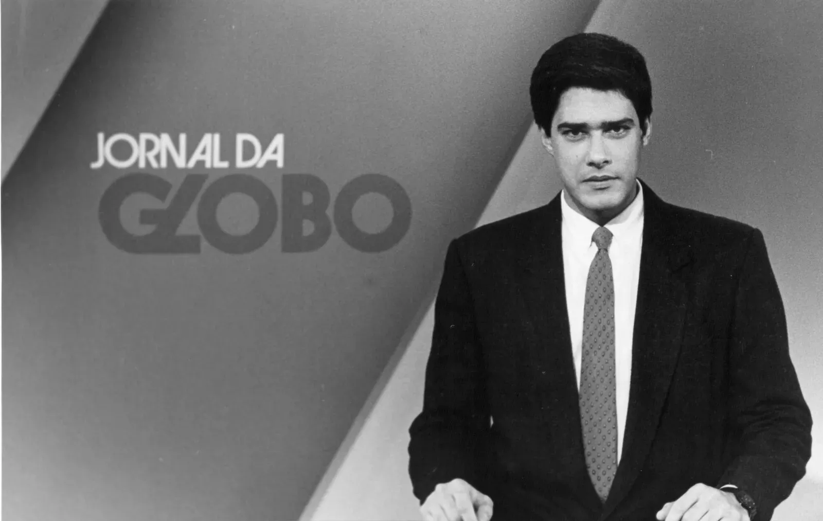 William Bonner apresentou o Fantástico nos domingos até dezembro de 1990, função que acumulava com o Jornal da Globo, entre 1989 até 1993