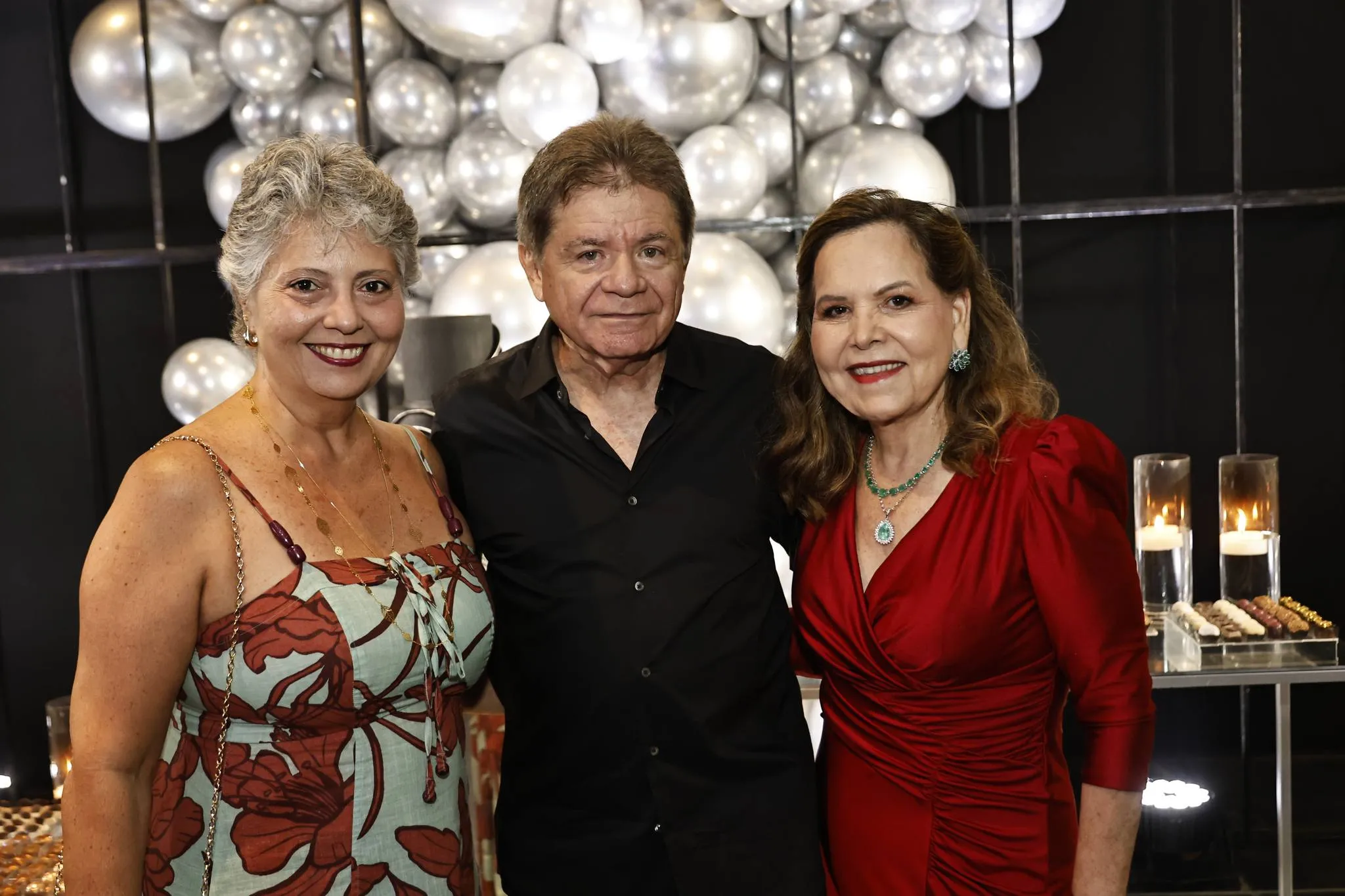 Inês e Roberto Porto com Marilda Menescal