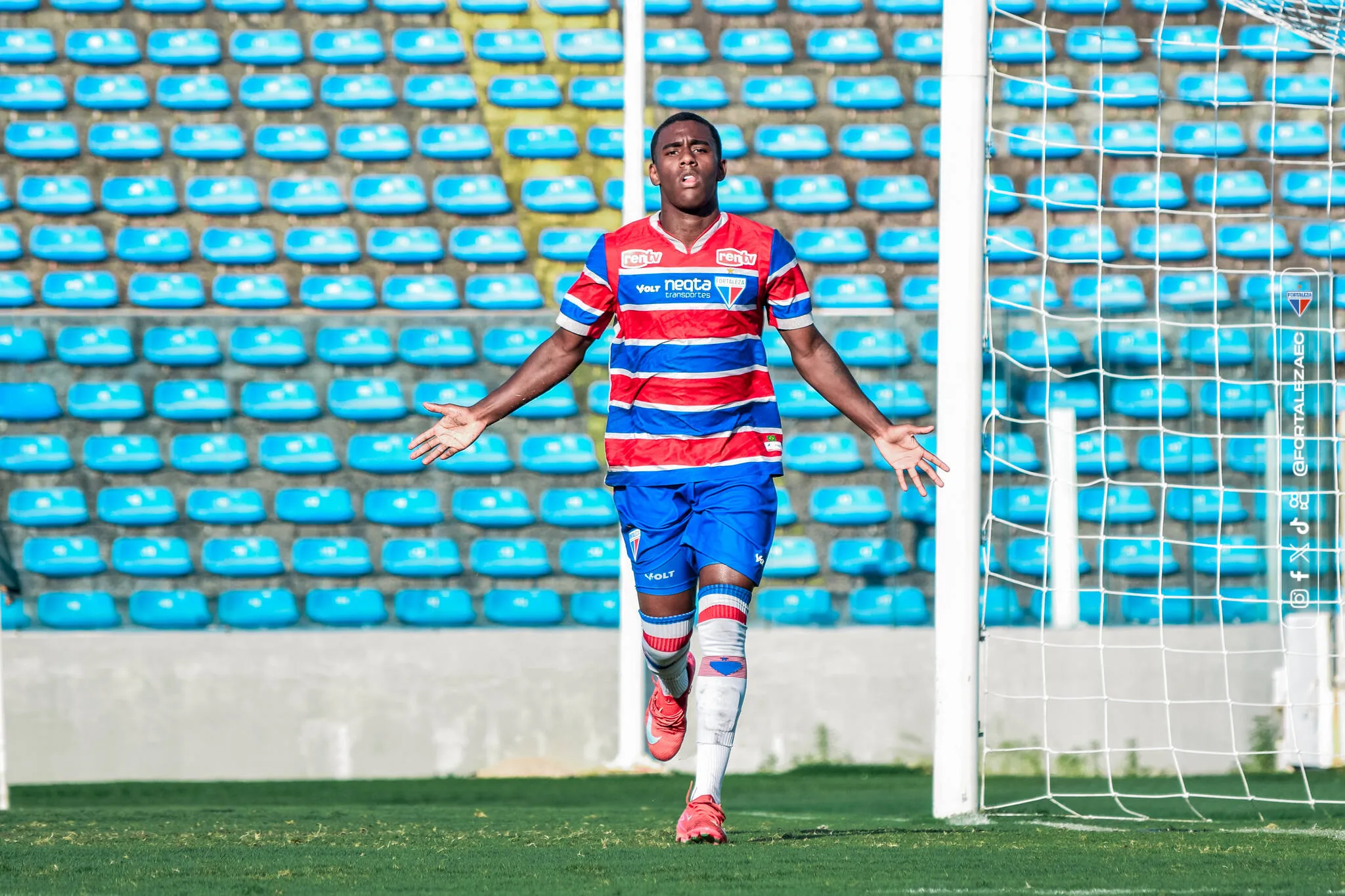 Carlos Miguel fez o gol da vitória tricolor no primeiro lance do segundo tempo