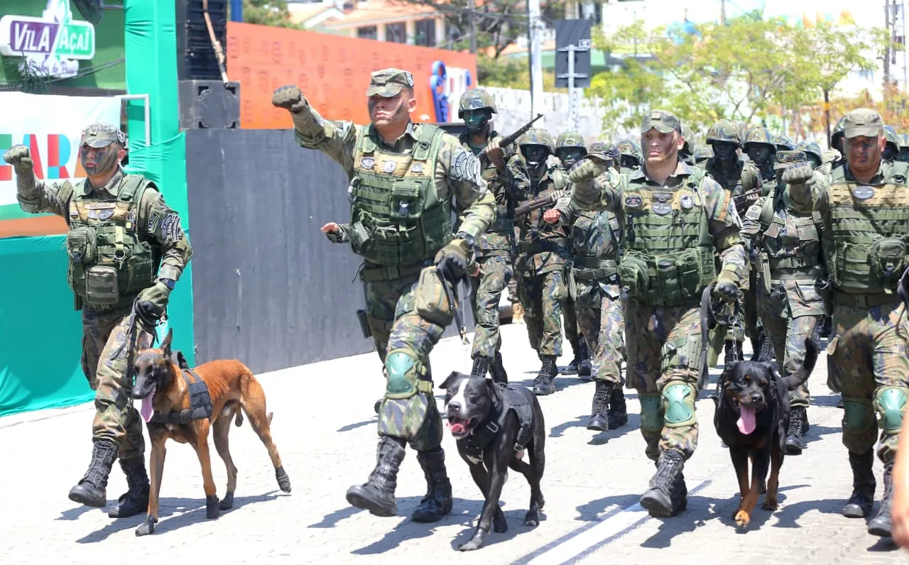 Desfile de 7 de setembro na Avenida Beira Mar, em Fortaleza