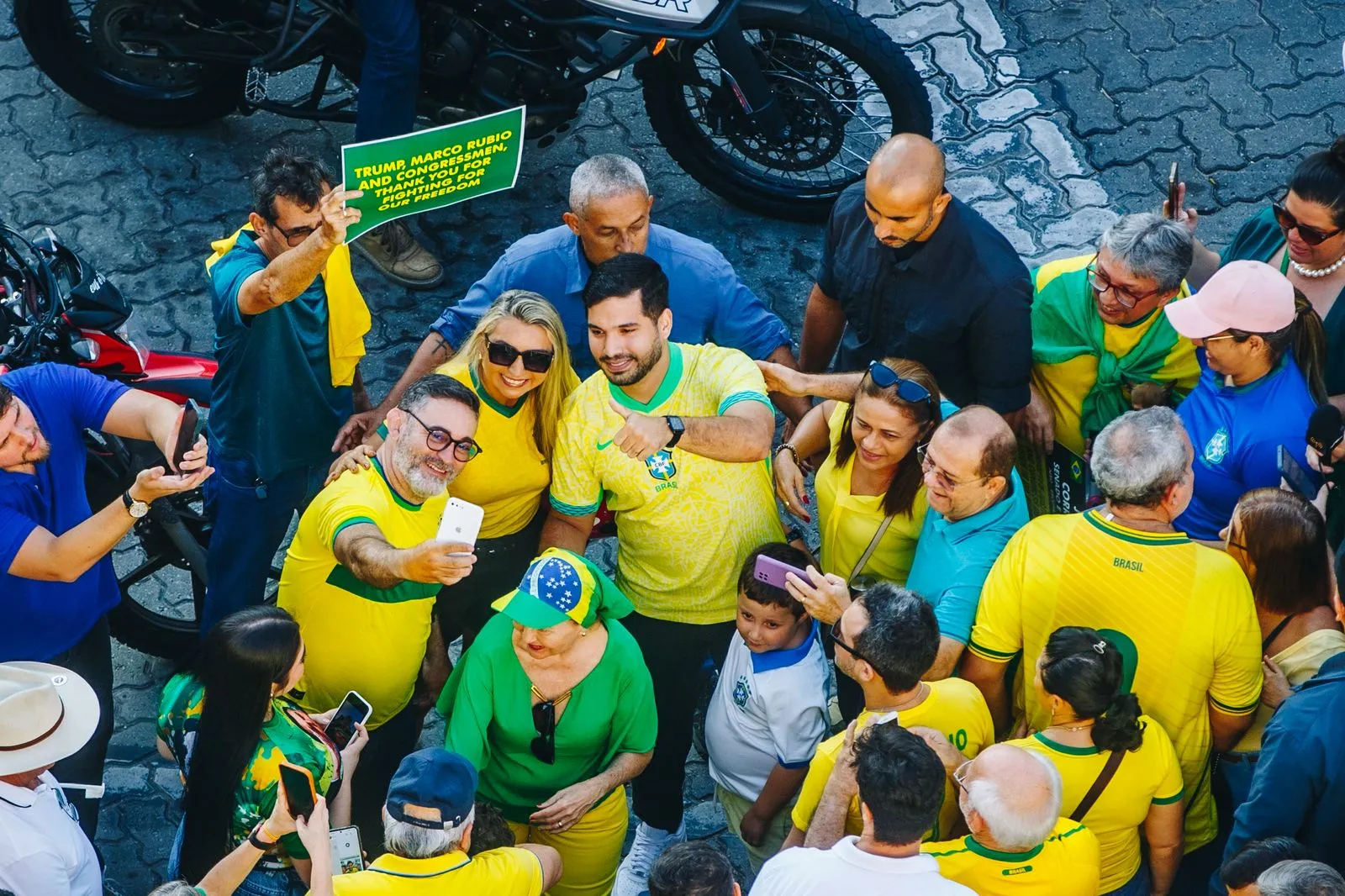 André Fernandes, deputado federal, foi um dos que participou da manifestação