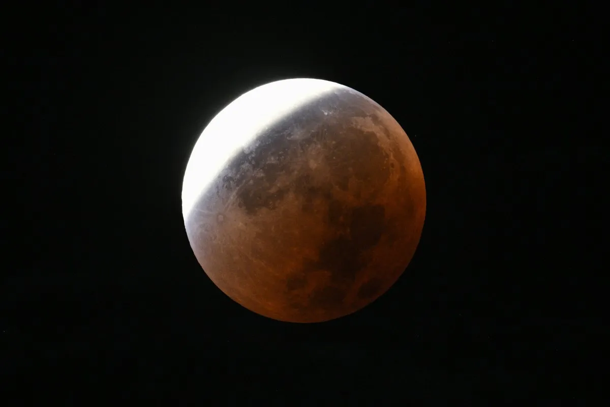 Eclipse foi visível em Xangai, na China