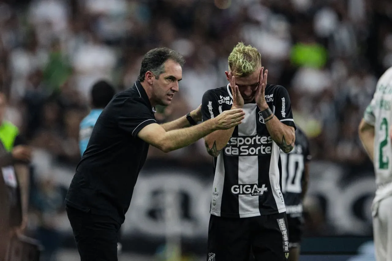 Atacante de 35 anos perdeu a posição para Aylon nos últimos jogos