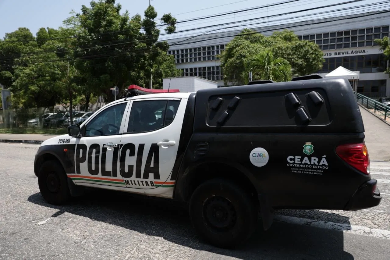 No fim da manhã, situação já estava normalizada no entorno do fórum, com policiamento regular