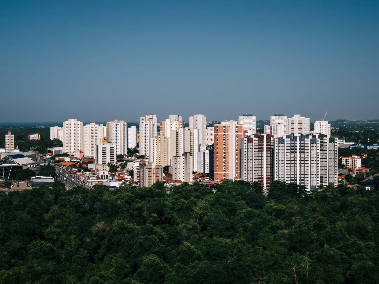 A Prefeitura também trabalha com a possibilidade de fixar um teto máximo de altura mesmo com Outorga