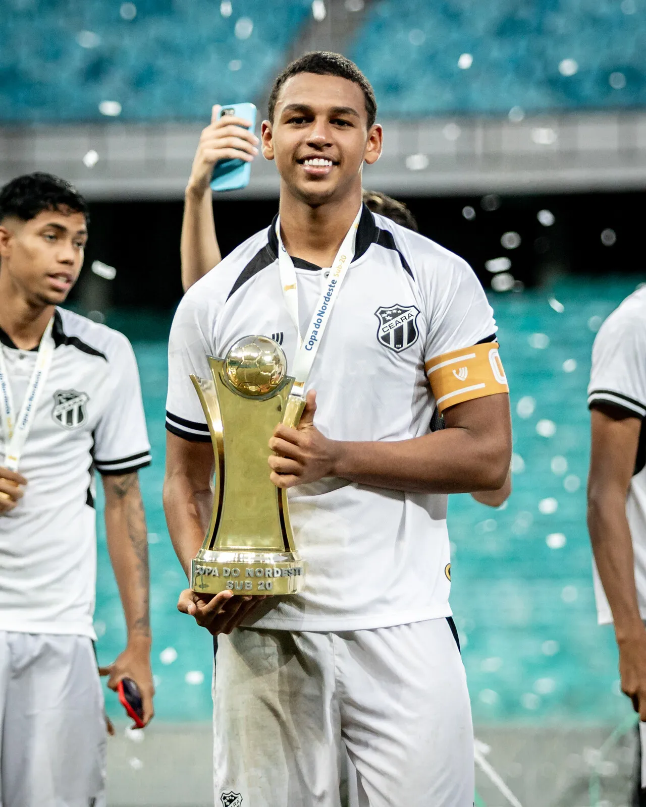 Com 17 anos, o lateral-direito Aloísio é o capitão do Sub-20 do Ceará