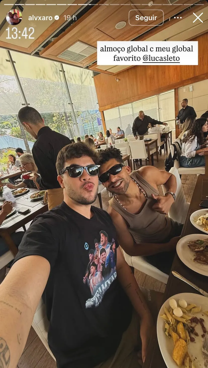 Post dos dois almoçando juntos