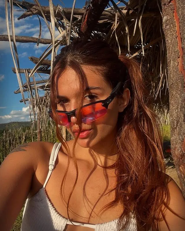 A jovem estudava na Escola de Ensino Médio Tempo Integral Elza Gomes Martins e atuava como modelo