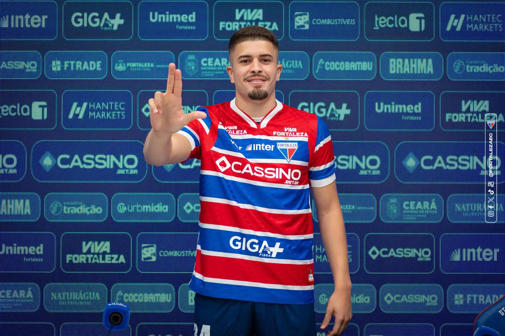 Lucas Gazal ainda não fez sua estreia com a camisa do Fortaleza