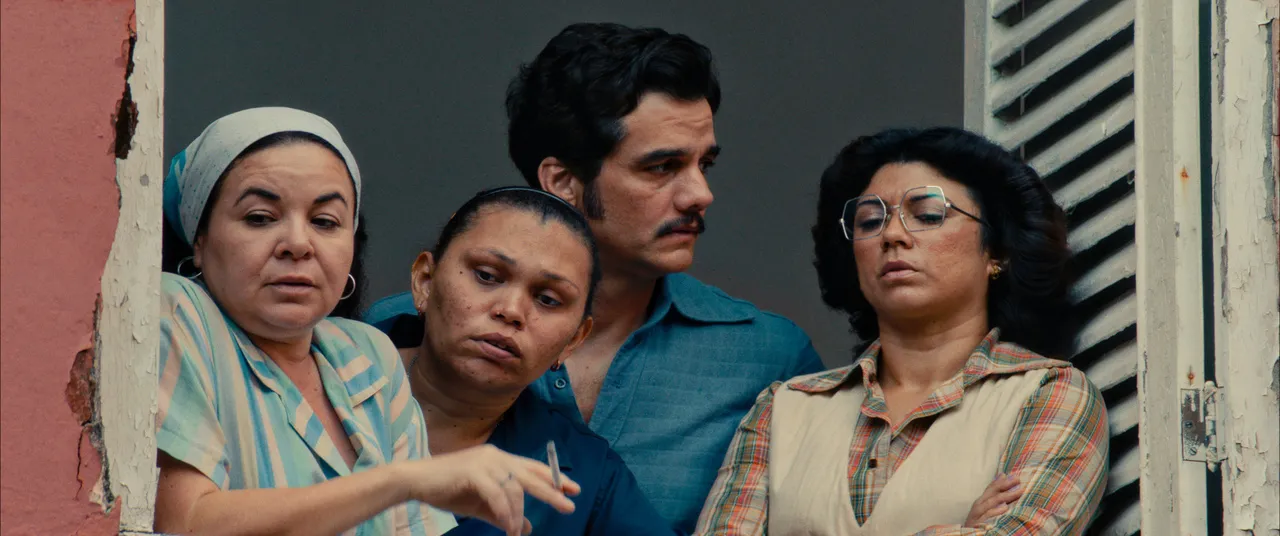 Suzy Lopes, Fafá Dantas, Wagner Moura e a cearense Geane Albuquerque em cena de 