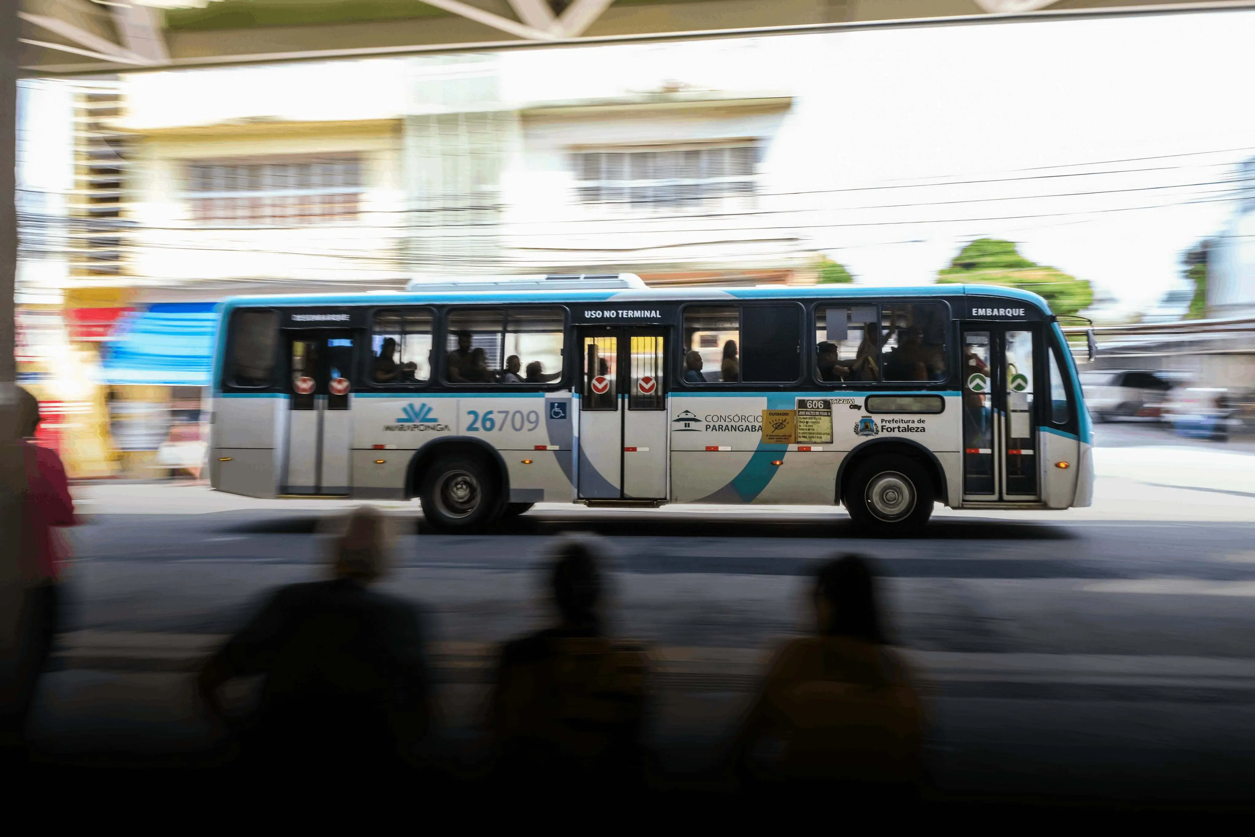 Imagem da notícia: Crise do transporte coletivo em Fortaleza passa por financiamento e conforto de passageiros; entenda