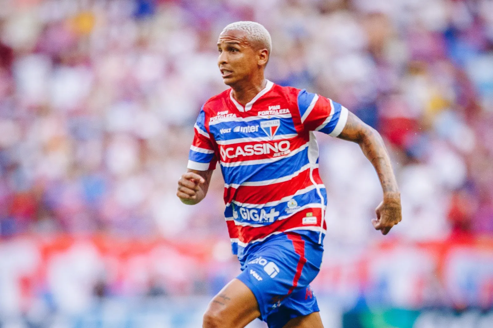 O atacante Deyverson foi titular na vitória do Fortaleza contra o Sport