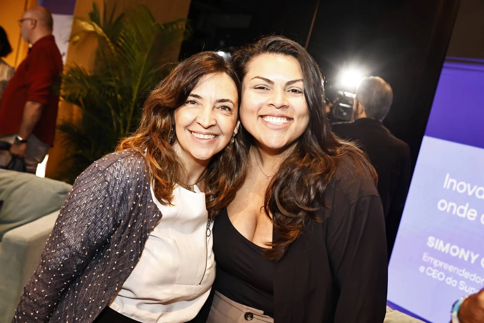 Viridiana Bertolini e Simony César