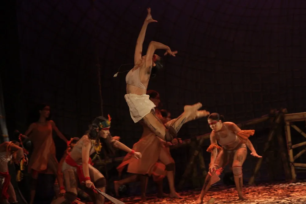 Além de coreografia e música, também estarão de volta figurinos e adereços adquiridos junto à Funai