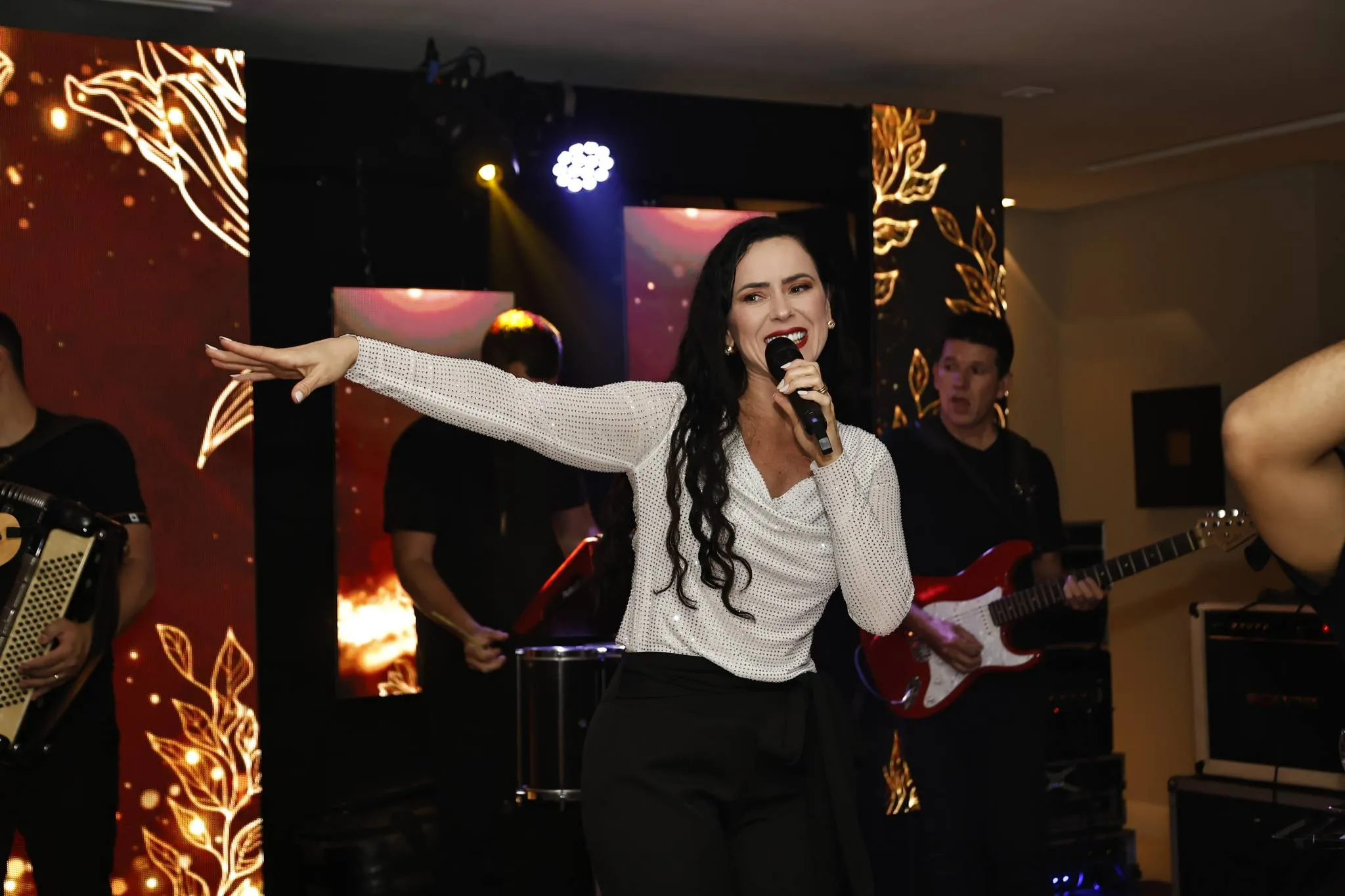 Sandrinha, uma das atrações musicais da festa