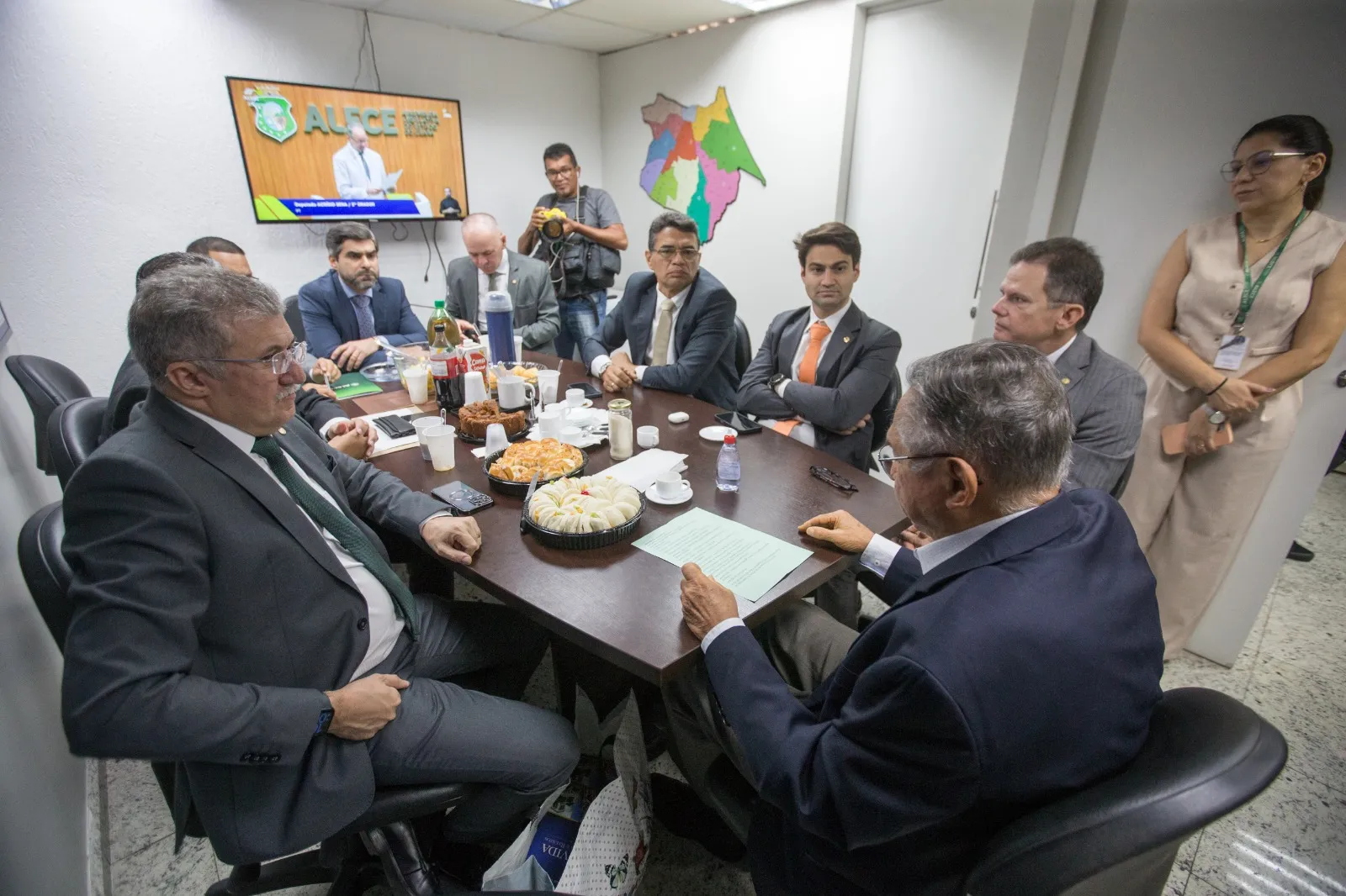 Café da Oposição ocorreu no gabinete do deputado Antônio Henrique (PDT)