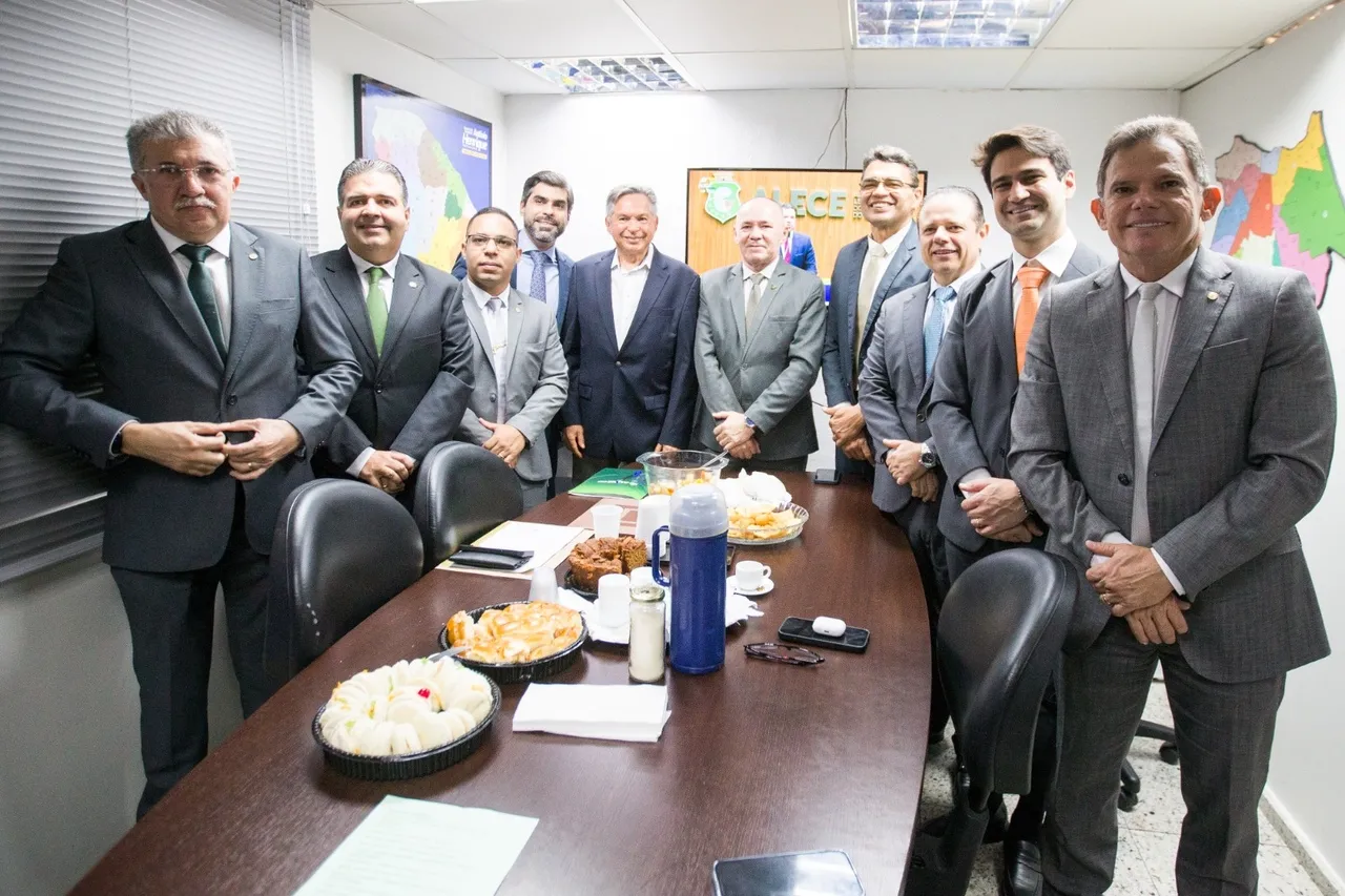 Antônio Cambraia foi o convidado do Café da Oposição, mas disse estar 