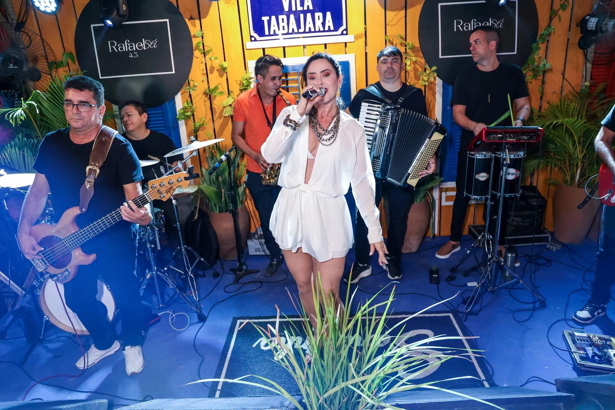 Sandrinha e Banda