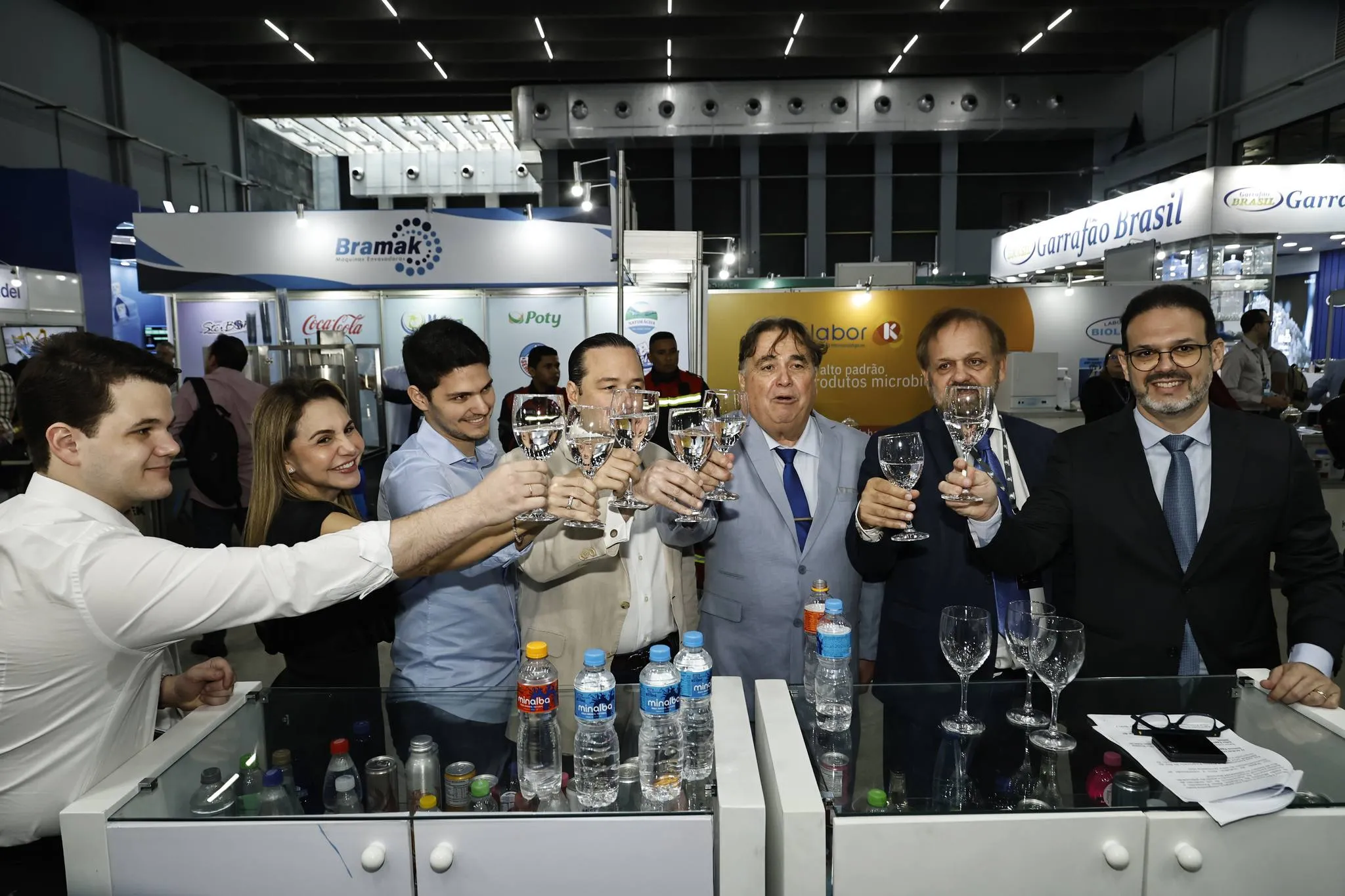 Um brinde no water bar