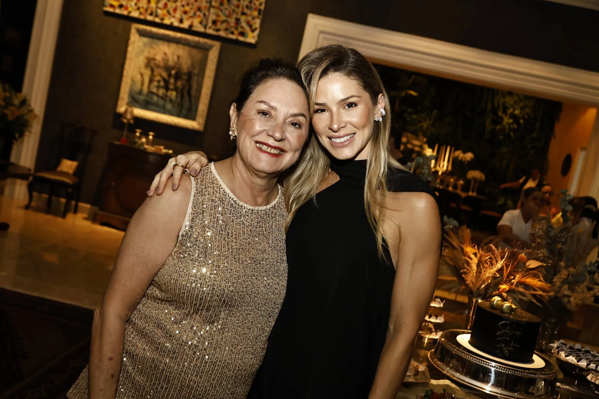Paula e Bruna Waleska Frota