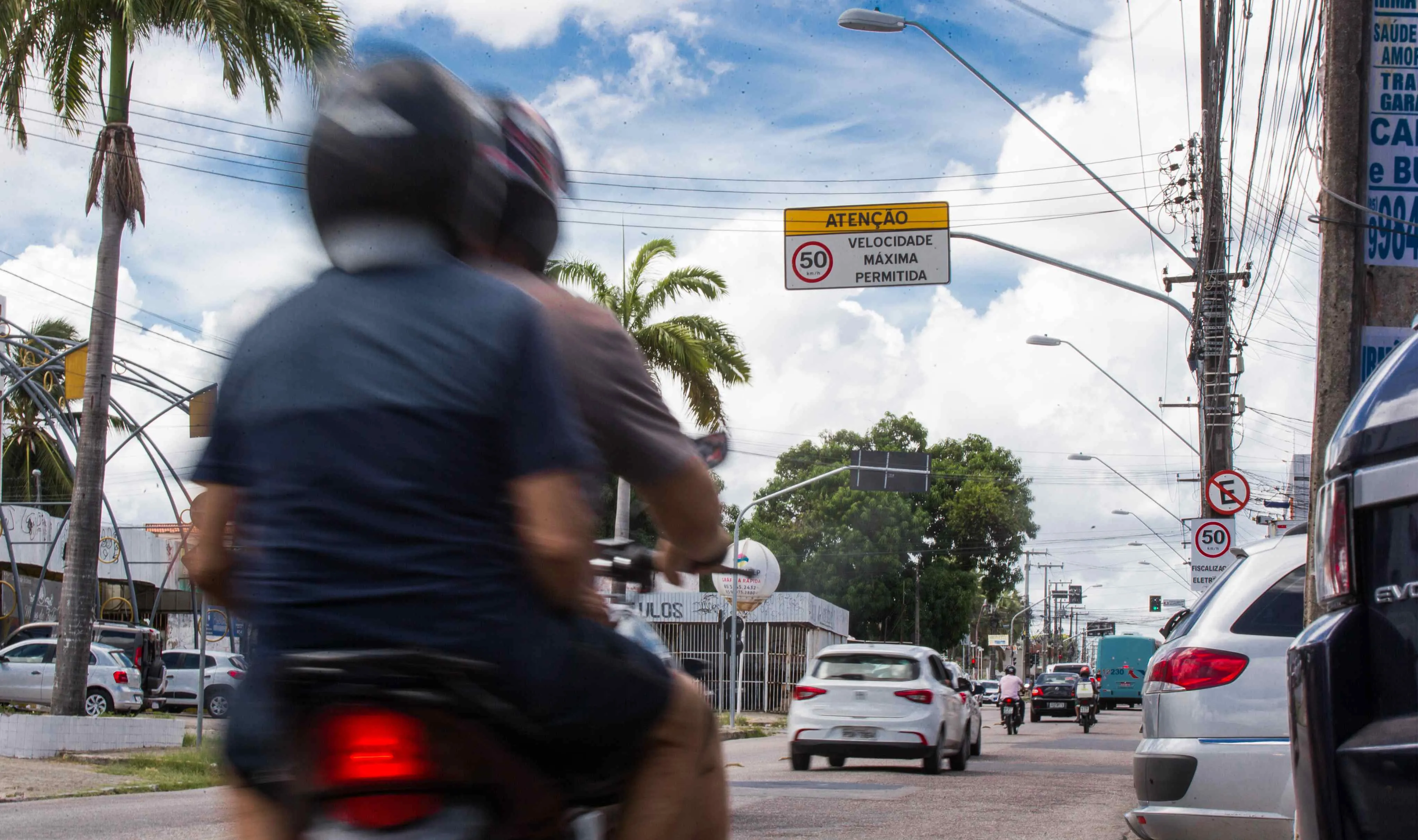 Desde o início da adoção da política de gestão de velocidade, média total de redução de mortes nas vias alteradas de 60 km/h para 50 km/h foi de 68%