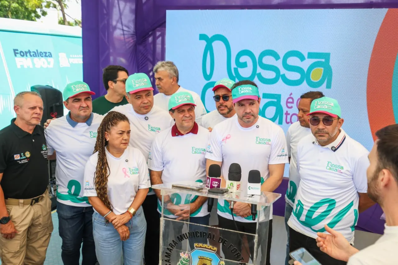 O presidente da CMFor, Léo Couto, o prefeito de Fortaleza, Evandro Leitão, além de vereadores de Fortaleza participaram da ação