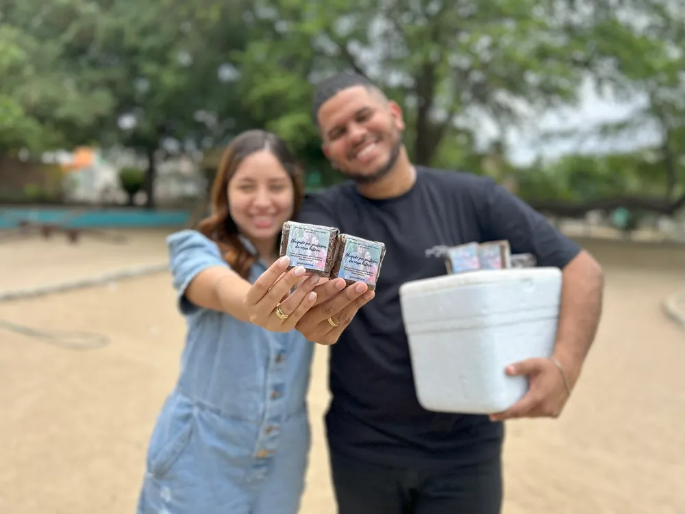 Casal chegou a vender 40 brownies durante saída pela Beira-Mar de Fortaleza.