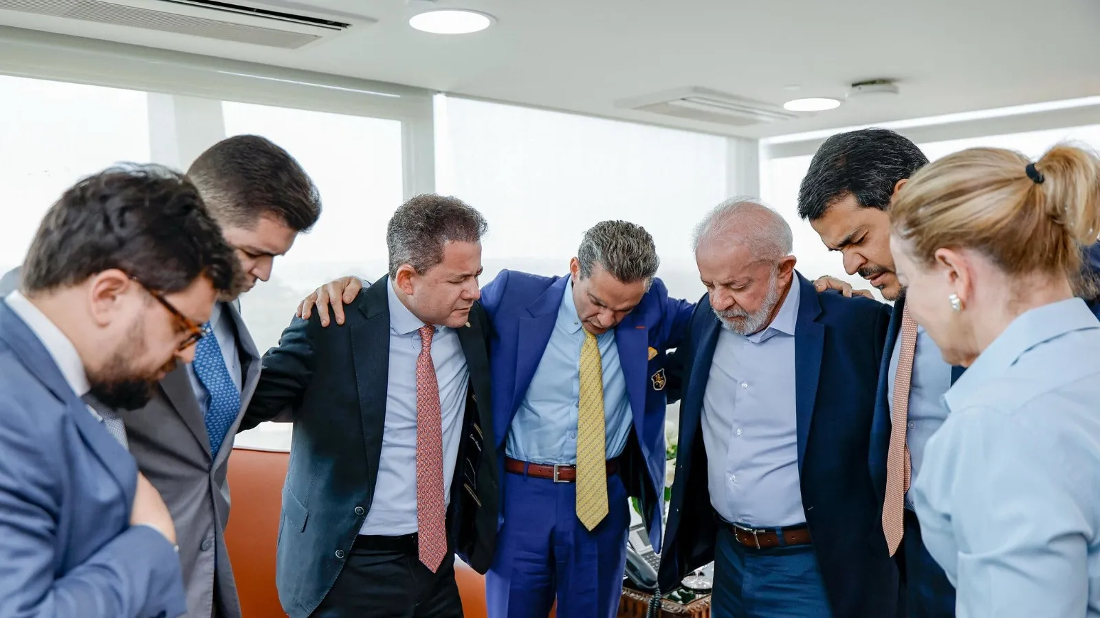 Lula se reuniu, nesta quinta-feira (16), com o bispo Samuel Ferreira, da Assembleia de Deus de Madureira. Jorge Messias esteve com o grupo.