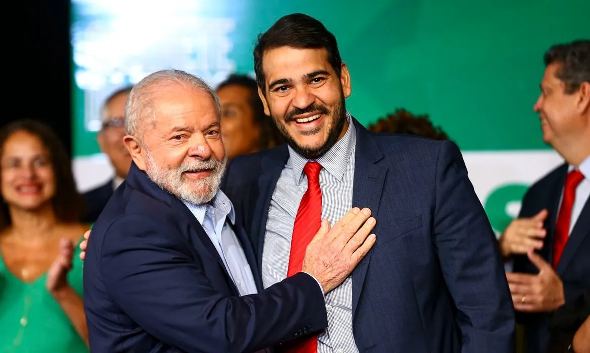 A função de Advogado-Geral concede acesso direto ao presidente e ao núcleo político, além de protagonismo nas principais disputas judiciais do país.