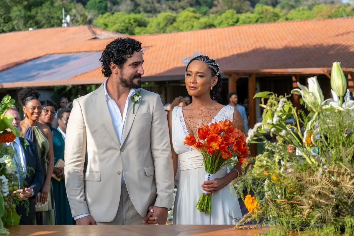 Após passarem por turbulências, Ivan e Raquel conseguem se casar.