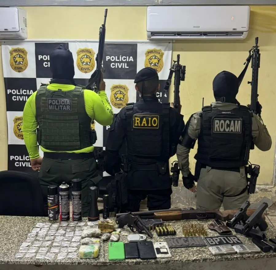 Policiais militares do Ceará e do Rio Grande do Norte participaram da operação, que terminou com quatro suspeitos mortos.
